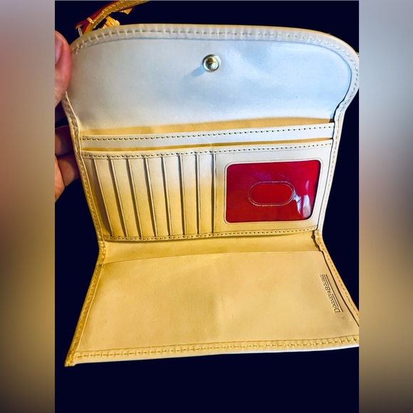 Dooney & Bourke MLB Giants Large Slim Wristlet & Continental Clutch Wallet - Picture 4 of 10